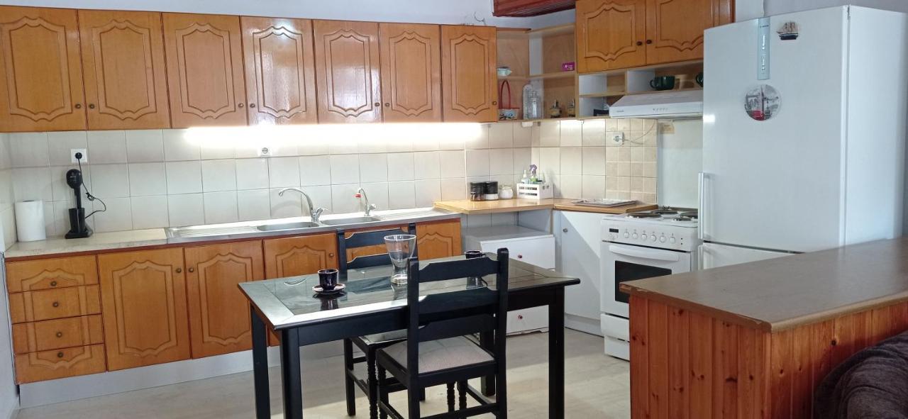 Ευρύχωρο Και Άνετο Διαμέρισμα Στην Ιτέα Joanna'S Apartment Kirra Екстер'єр фото